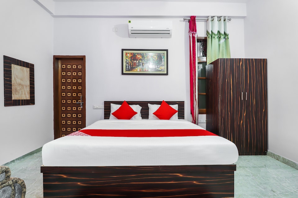  OYO 69796 Genesis Villa, Gomti Nagar Lucknow, Lucknow