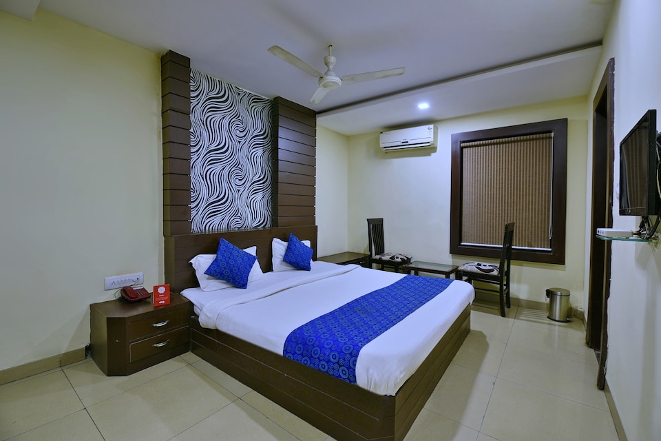 OYO 5738 Hotel Lords Inn, MG Road Indore, Indore