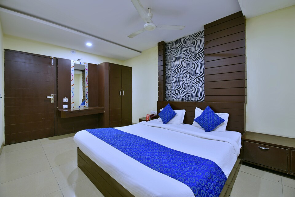 OYO 5738 Hotel Lords Inn, MG Road Indore, Indore