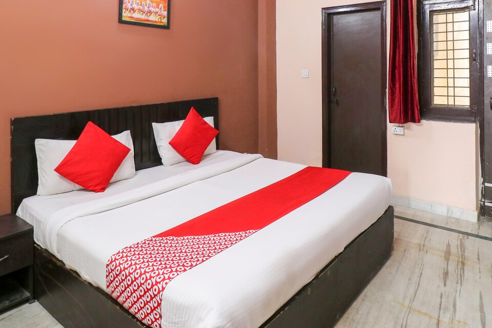 OYO 69826 Krishna Residency, Noida Industrial Area Mamura, Noida