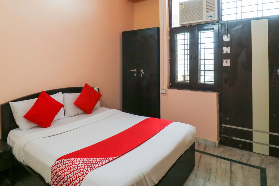 OYO 69826 Krishna Residency, Noida Industrial Area Mamura, Noida