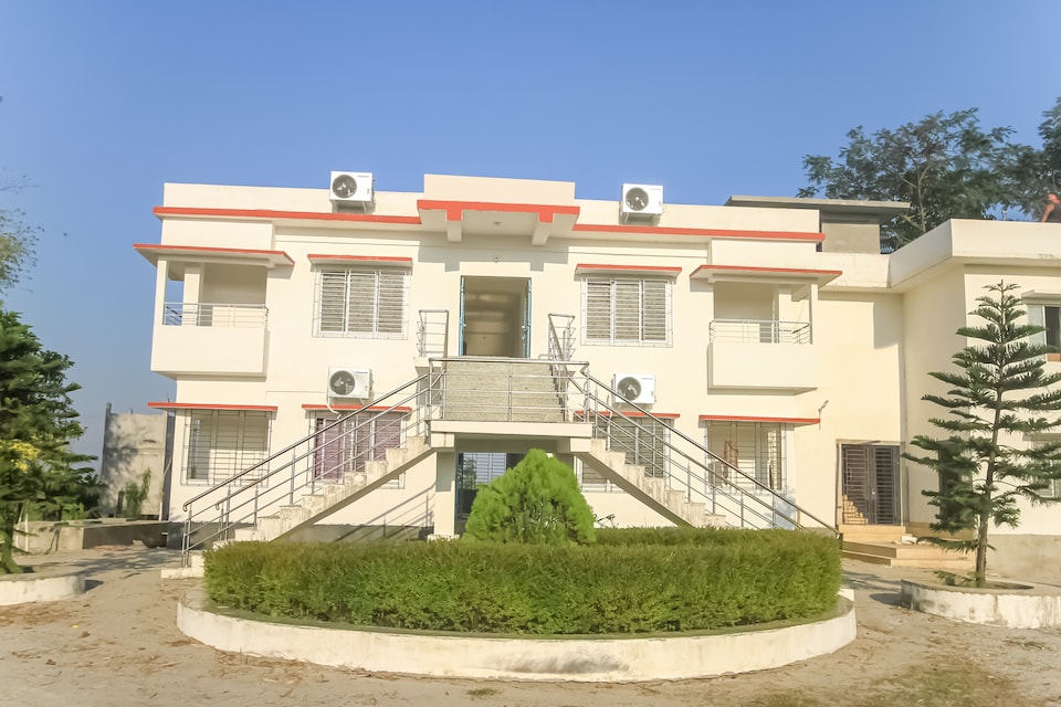 OYO 69836 Aponjon Resort And Restaurant, Gazoldoba, Siliguri