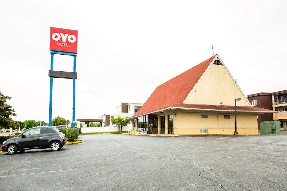 OYO Hotel St. Louis Lambert Airport, C63120, St. Louis MO