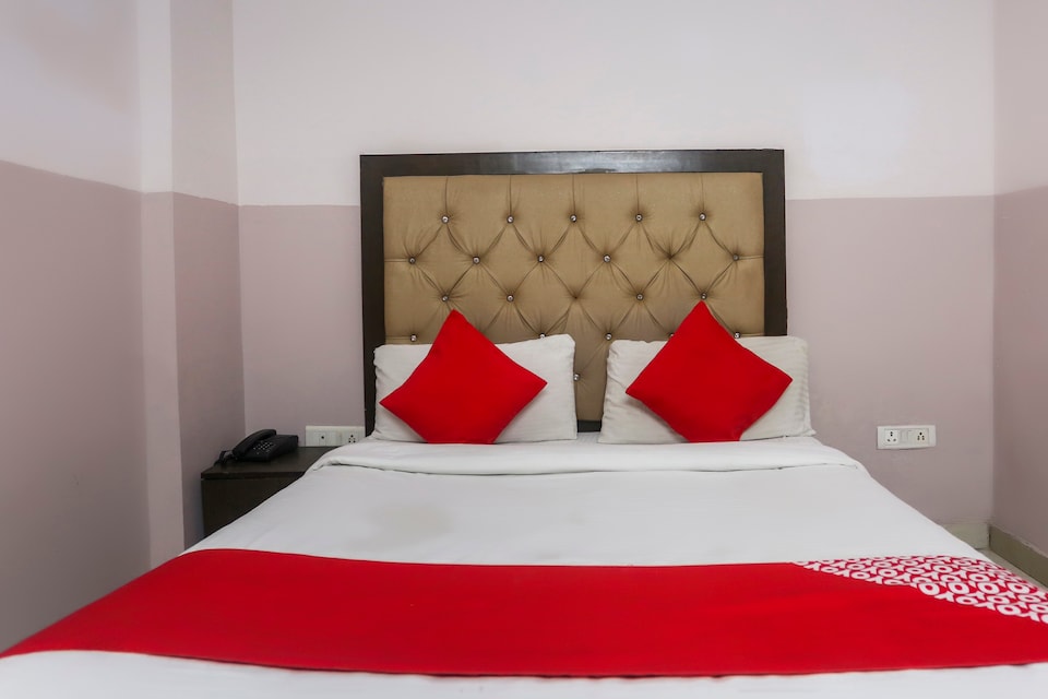 OYO Hotel Cross 24, Noida City, Noida