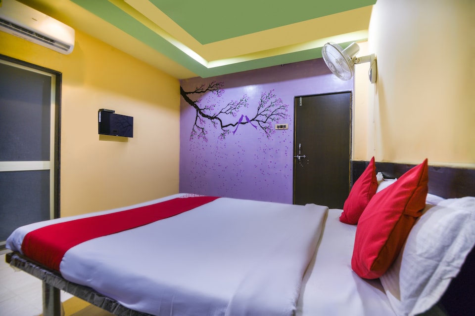 OYO 69876 Hotel Raj Lodging, Kolhapur City, Kolhapur