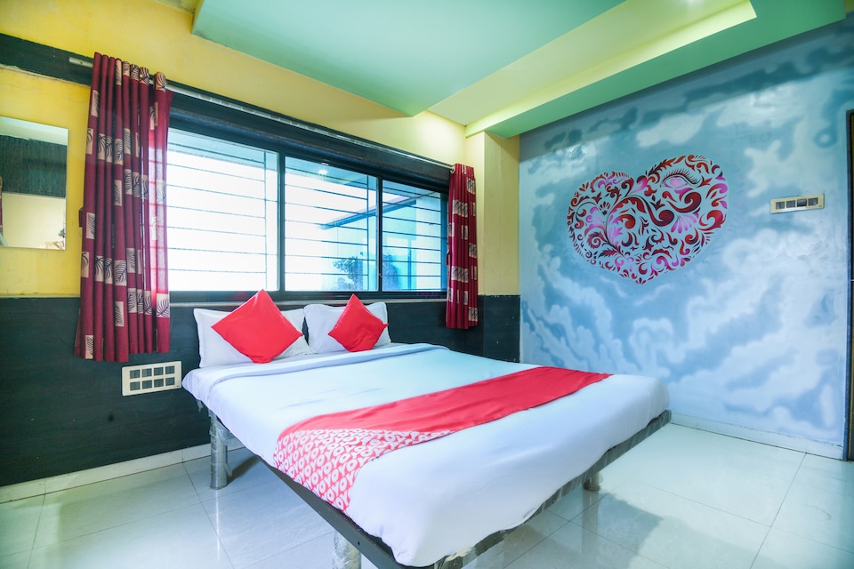 OYO 69876 Hotel Raj Lodging, Kolhapur City, Kolhapur