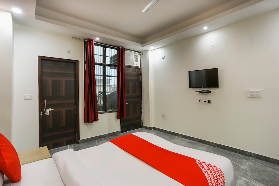 OYO 69880 Prime Park Hotels 2, Noida Industrial Area Mamura, Noida