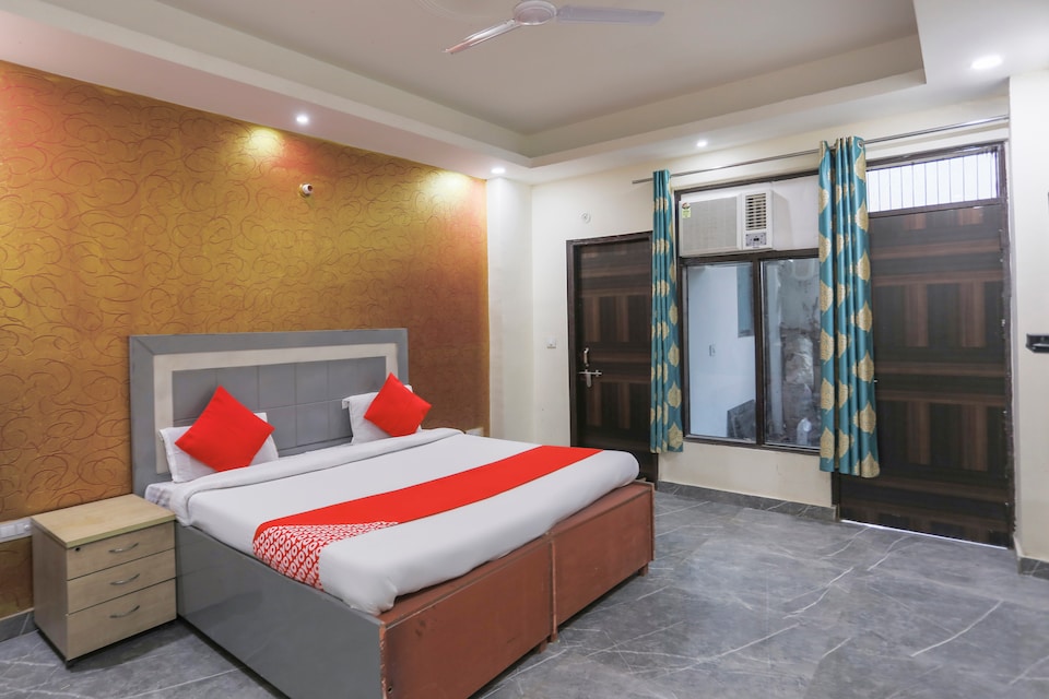 OYO 69880 Prime Park Hotels 2, Noida Industrial Area Mamura, Noida