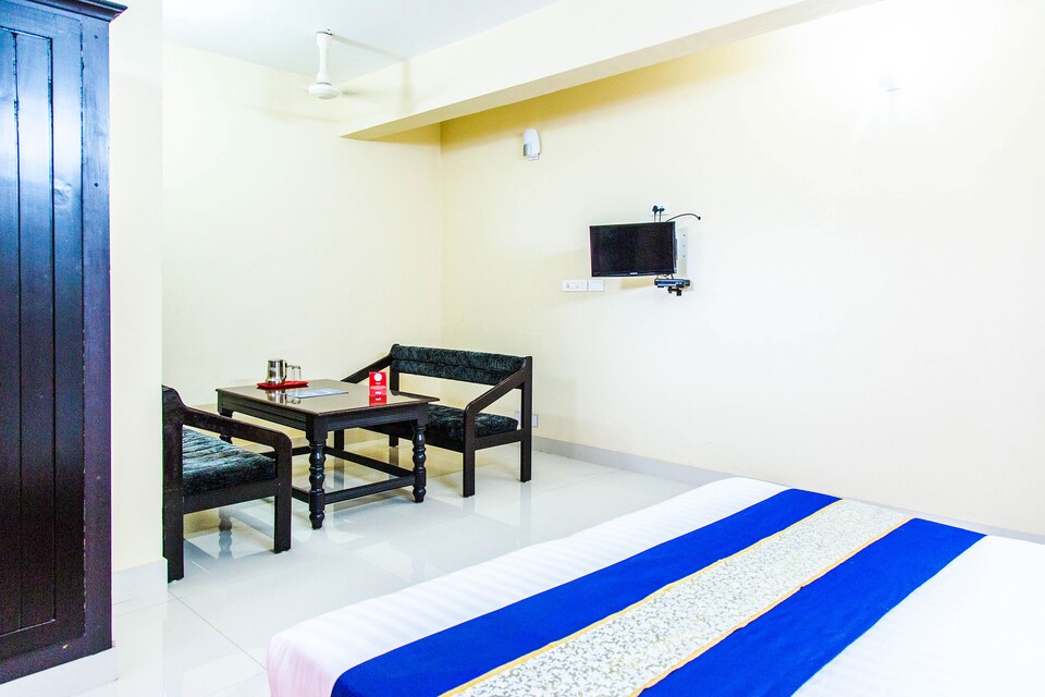 OYO Rooms 117 Palarivattom NH Bypass, Kaloor Kochi, Kochi