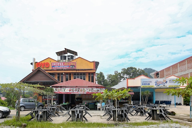 OYO 89892 Hotel Jeli Inn