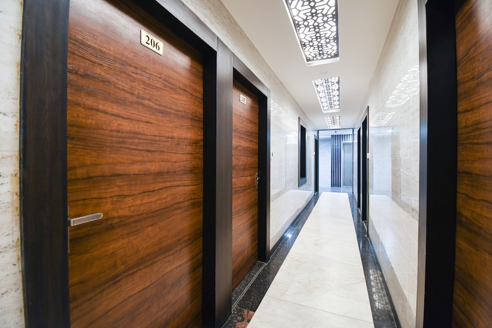 Capital O 69917 Rudra Inn, Golghar, Gorakhpur