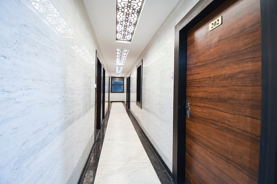 Capital O 69917 Rudra Inn, Golghar, Gorakhpur