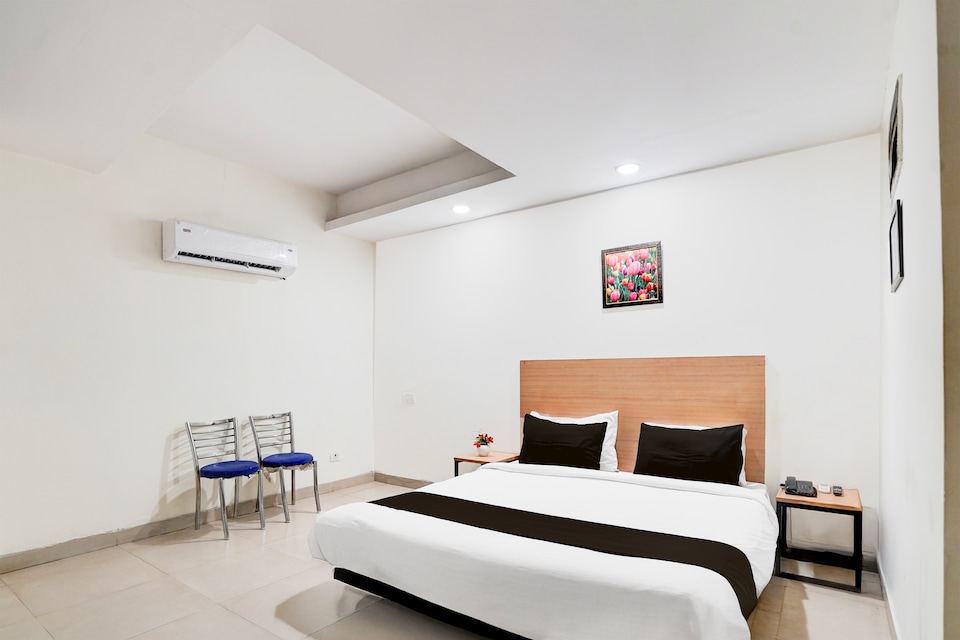 Super Townhouse Patparganj Near Max Super Speciality Hospital, Anand Vihar Delhi, Delhi