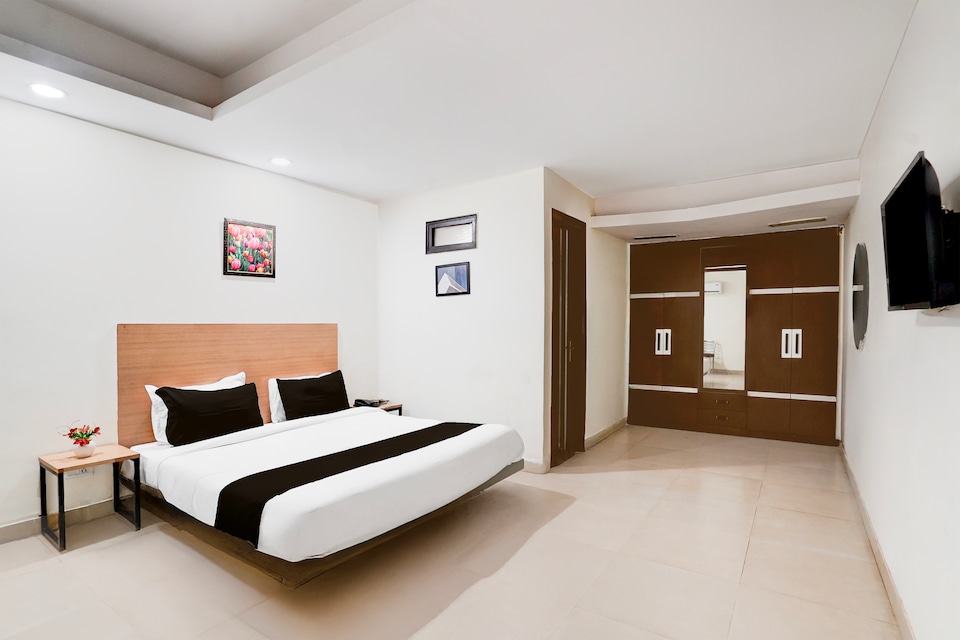 Super Townhouse Patparganj Near Max Super Speciality Hospital, Anand Vihar Delhi, Delhi