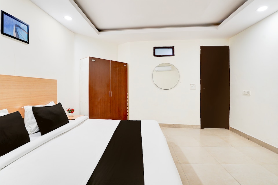 Super Townhouse Patparganj Near Max Super Speciality Hospital, Anand Vihar Delhi, Delhi