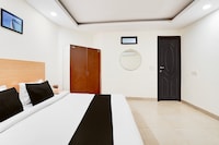 Super Townhouse Patparganj Near Max Super Speciality Hospital