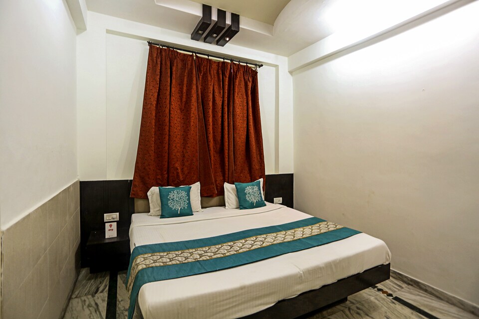 OYO 5760 near Taj Mahal, Shilpgram, Agra