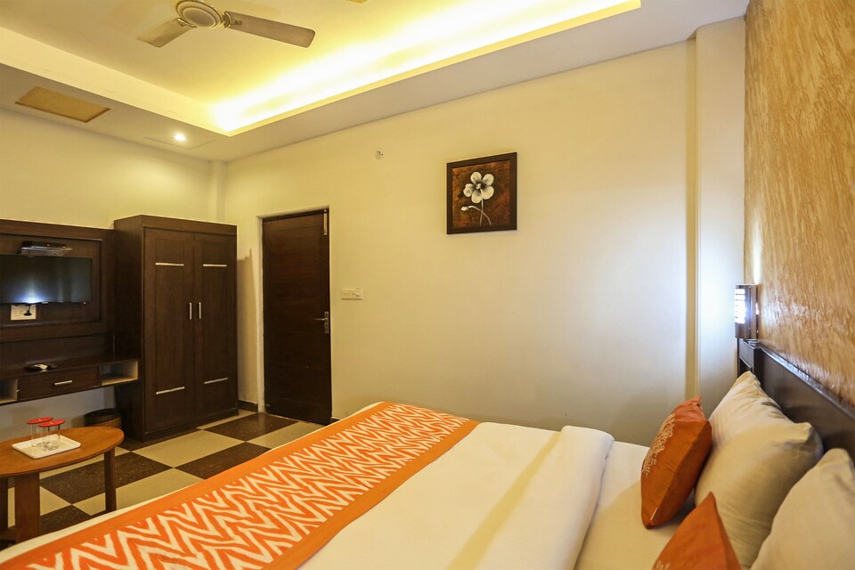 OYO Optimum Tara Palace, Agra, Agra