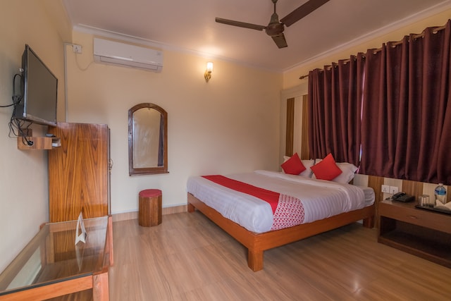 OYO 762 Hotel Middle Sky