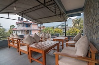 OYO 762 Hotel Middle Sky