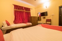 OYO 762 Hotel Middle Sky