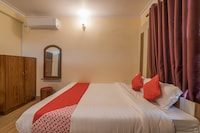 OYO 762 Hotel Middle Sky