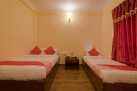 OYO 762 Hotel Middle Sky