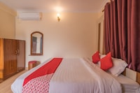 OYO 762 Hotel Middle Sky