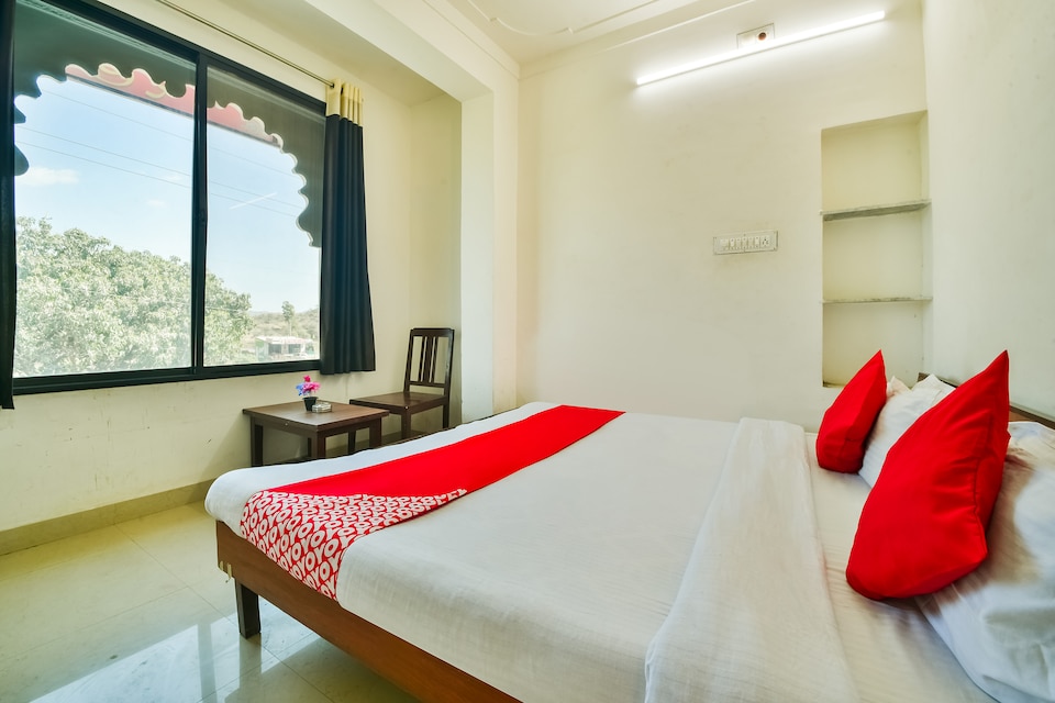 OYO 69956 Rajshree Restaurant And Guest House, Sukher Udaipur, Udaipur