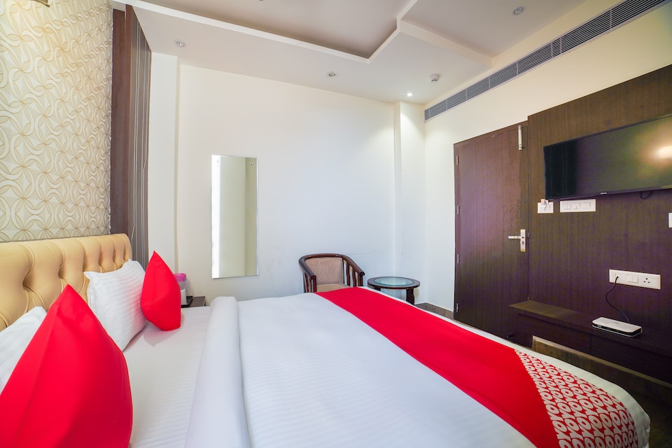OYO 69961 Hotel V Grand, Civil Lines Bareilly, Bareilly