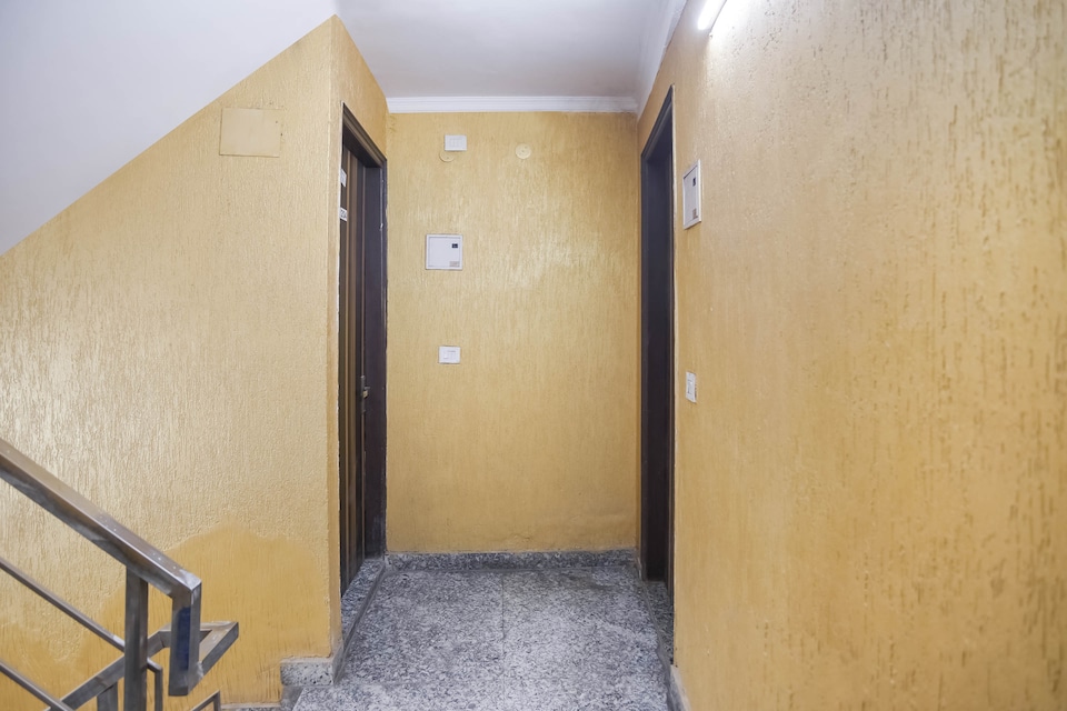 Hotel O Trish Inn , Saket Delhi, Delhi