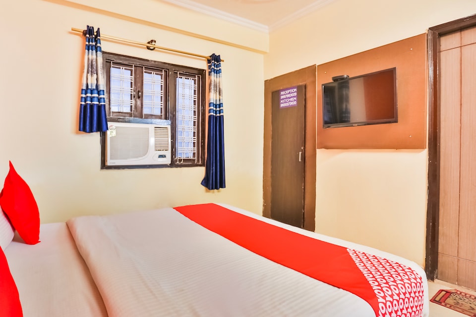 OYO 69981 Hotel Grand, Airport Delhi, Delhi Transit