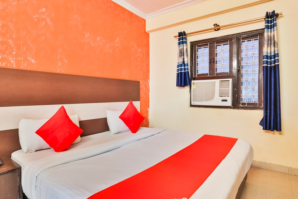 OYO 69981 Hotel Grand, Airport Delhi, Delhi Transit