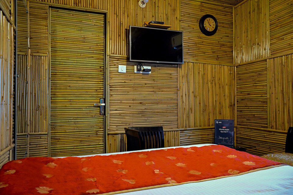 OYO 5769 near Charbagh Railway Station, Charbagh Lucknow, Lucknow