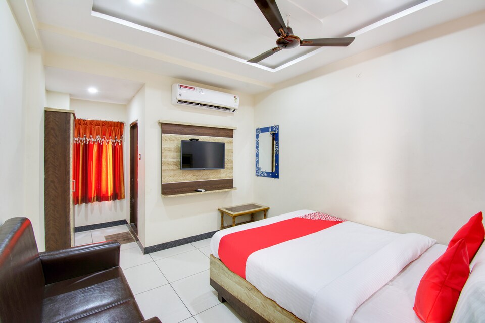 OYO Sri Sowmya Grand, Guntur, Guntur