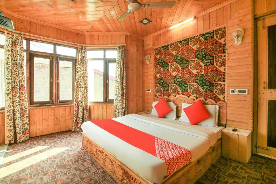 OYO 70011 Royal Resort Guest House, Dalgate Srinagar, Srinagar
