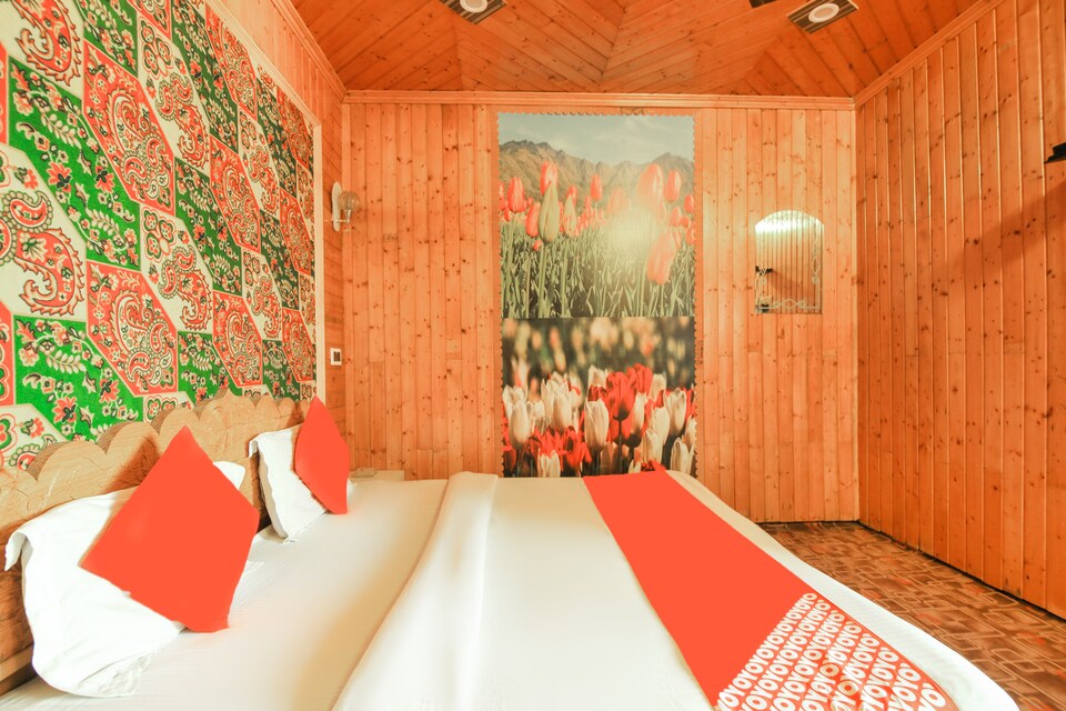 OYO 70011 Royal Resort Guest House, Dalgate Srinagar, Srinagar