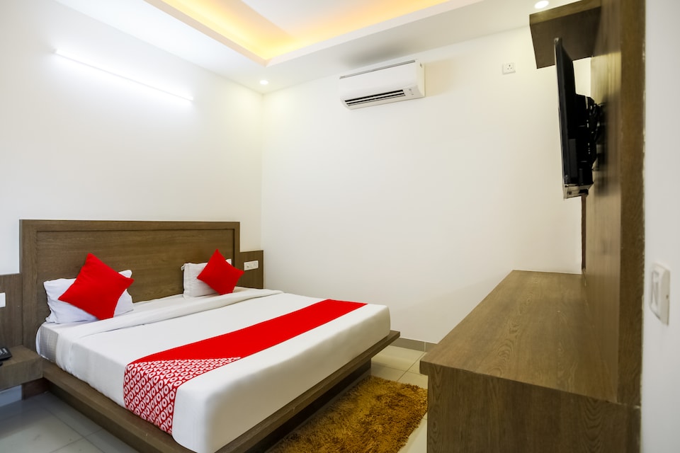 Live as DTT304, Airport Delhi, Delhi Transit