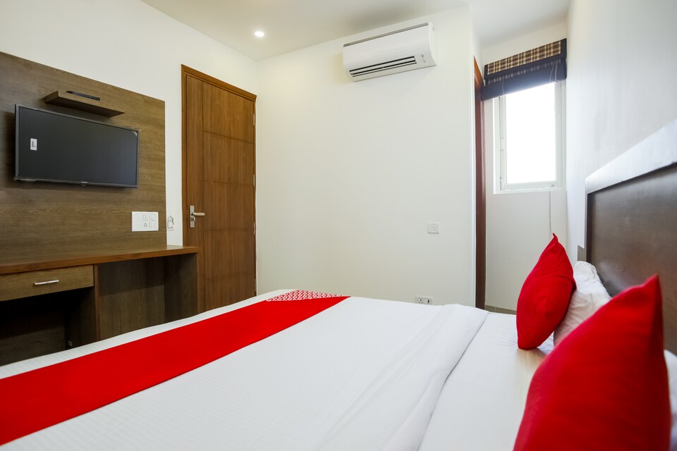 Live as DTT304, Airport Delhi, Delhi Transit