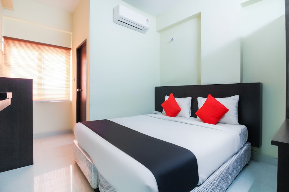 Capital O Limestone Luxury Rooms Near Shilparamam, Gachibowli, Hyderabad