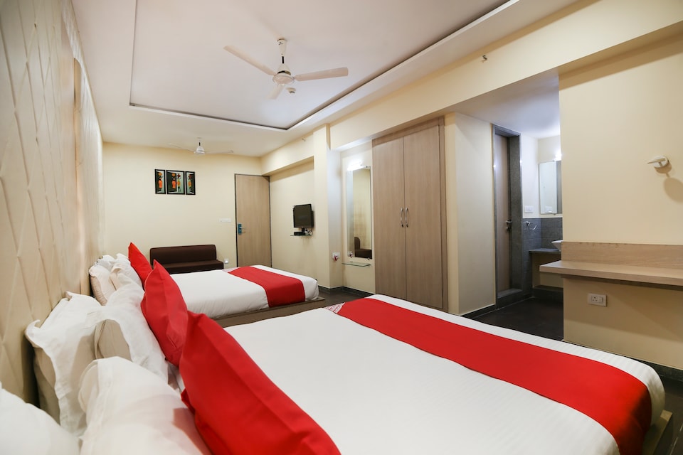 Capital O 70062 The Royale Celebrations, Airport Surat, Surat