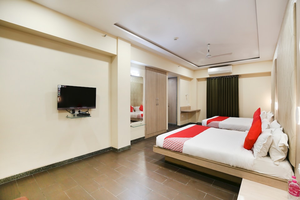 Capital O 70062 The Royale Celebrations, Airport Surat, Surat