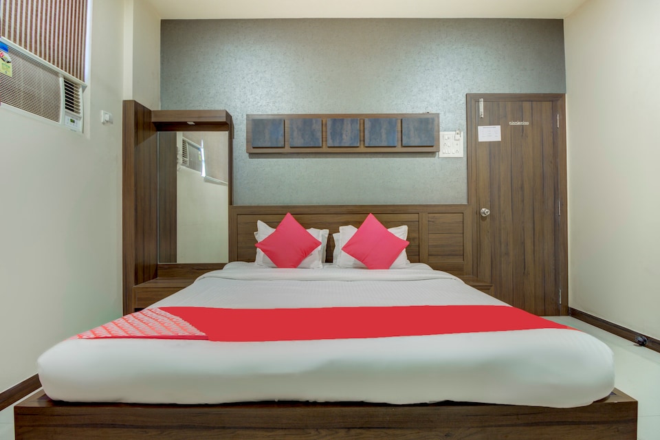 OYO 70064 Hotel Ambar Lodging Boarding, Mumbai- Kalyan-Bhiwandi- Badalapur, Mumbai