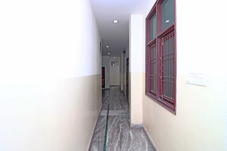 OYO Hotel Neelam, Barra Kanpur, Kanpur