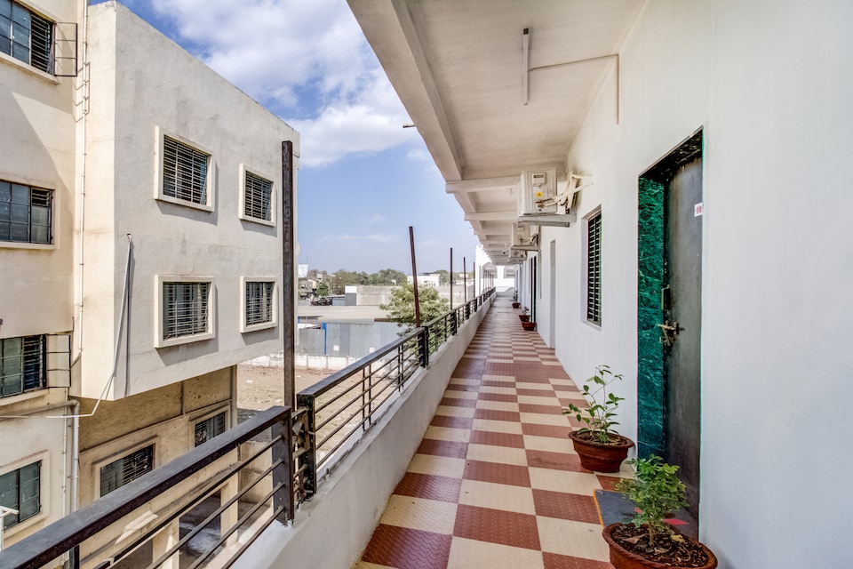 Hotel O 80 City Center, Dhule, Dhule