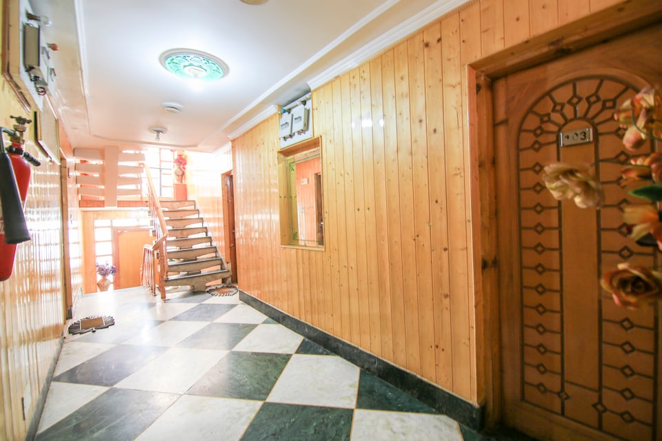 Capital O 70105 Paradise Hotel And Restaurant, Pahalgam, Pahalgam