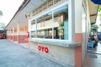 Vaccinated Staff - OYO 645 Baan Ruangrungroj