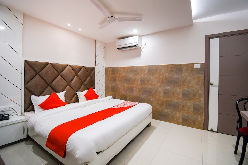 OYO 70123 Sada Shiv Guest House, Golghar, Gorakhpur