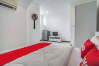 OYO 648 Ake Apartment