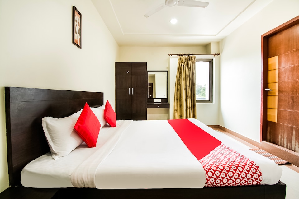 OYO 70129 Suprabhat Grand, Ramaraopet Kakinada, Kakinada